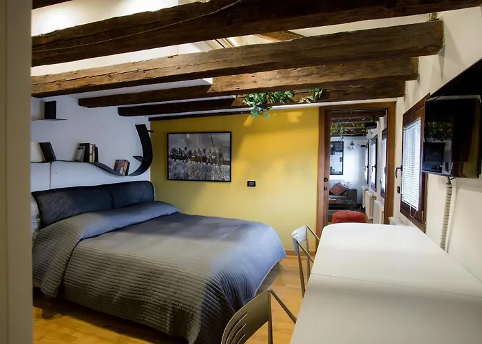 마르게리타 하우스 3*